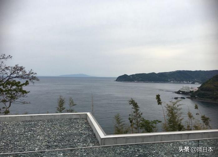 轻奢极简露天温泉,超梦幻的露天温泉