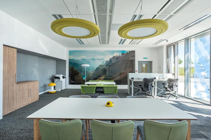 全包办公室走廊设计风格,现在办公室装修设计风格