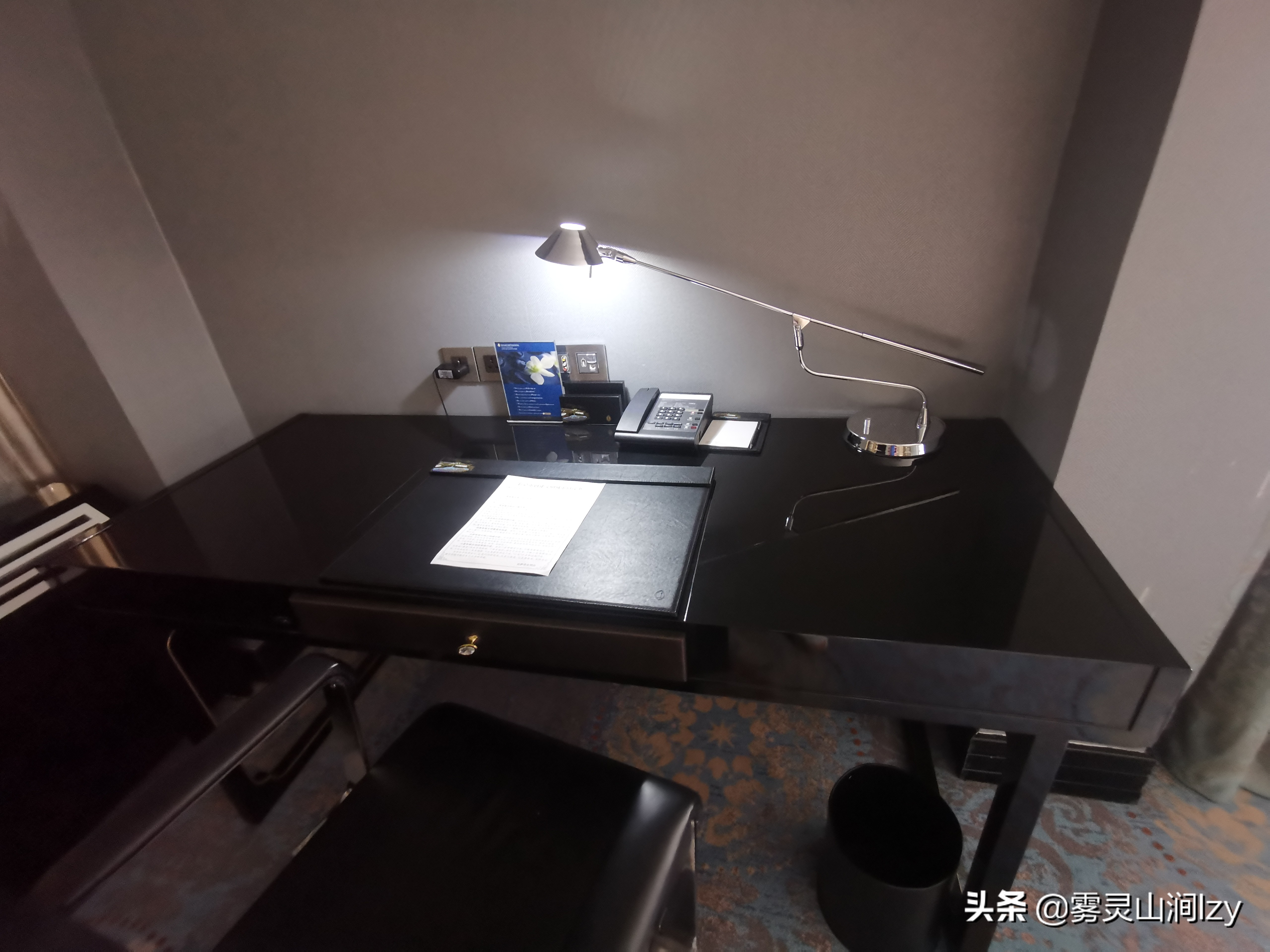 蓝天白云下的雪域高原布达拉宫,蓝天之下日光之城简介