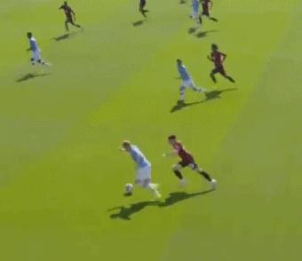 我心中的足球明星c罗,我心目中的英雄梅西