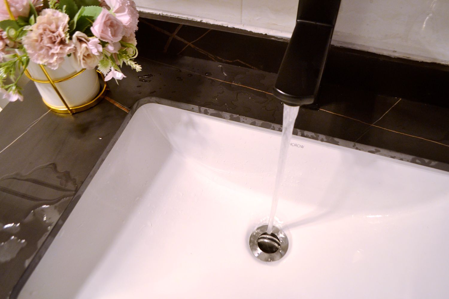 希箭浴室柜和联勒浴室柜哪个更好,希箭铝合金浴室柜质量怎样