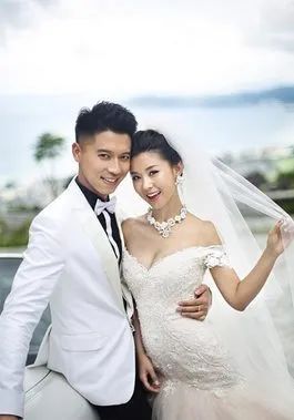 娱乐圈夫妻低调恩爱,李小萌与王雷吻戏视频