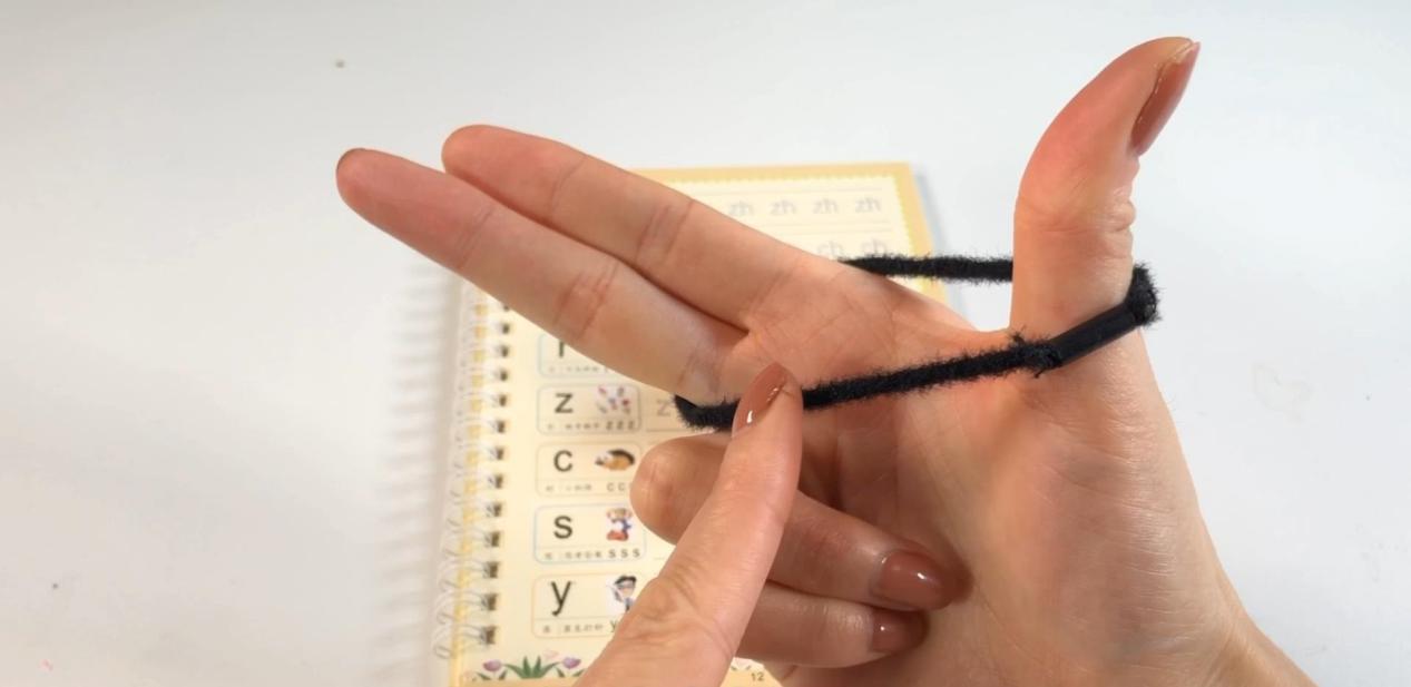 小孩子握笔姿势不正确怎么训练,怎么改正孩子错误的握笔姿势