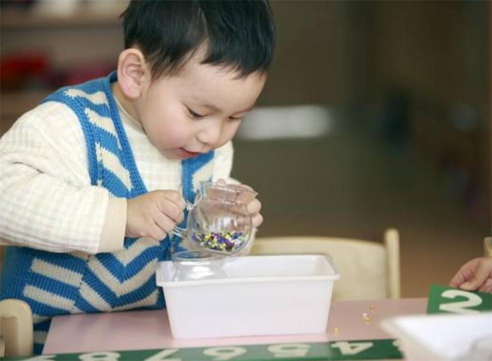 3岁小孩入园要达到什么标准,专家建议孩子几岁上幼儿园好