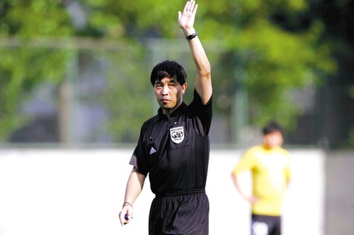 陆俊从金哨变为黑哨的原因,陆俊世界杯裁判