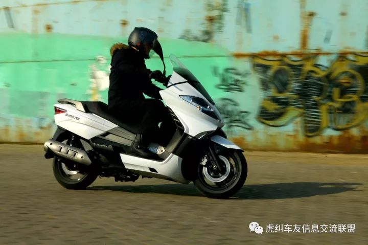 16年贝纳利银刃250现在值多少钱,贝纳利银刃250踏板摩托车跑偏