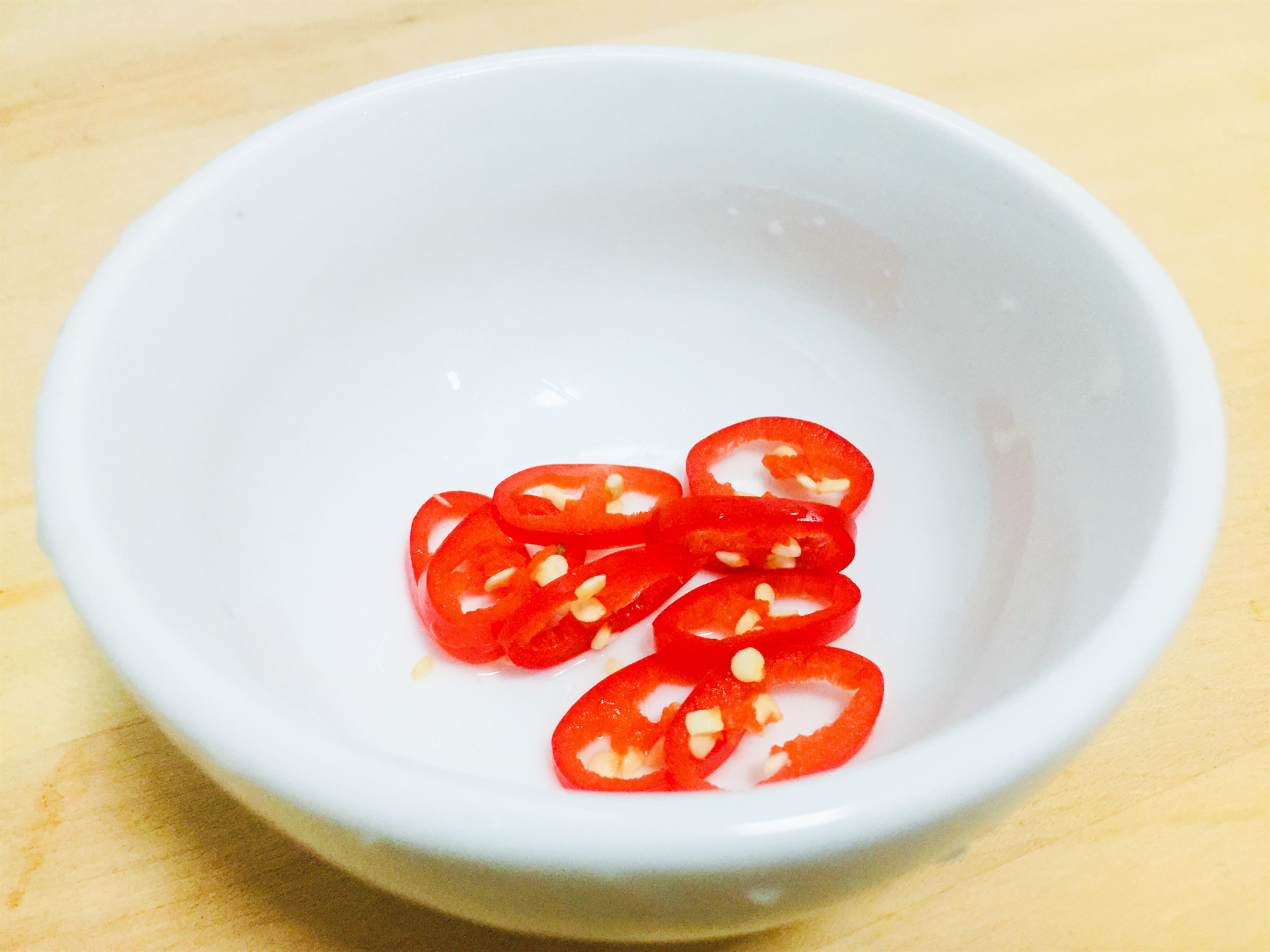 柳蒿芽凉拌做法,柳蒿芽的做法和功效