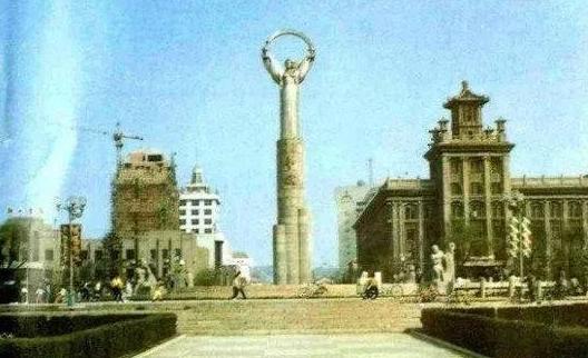 鞍山市老照片和新照片的对比 (鞍山老照片35年前宁静的鞍山)