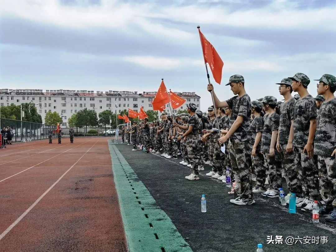 六安新安中学2021届新生军训,戎装少年展英姿