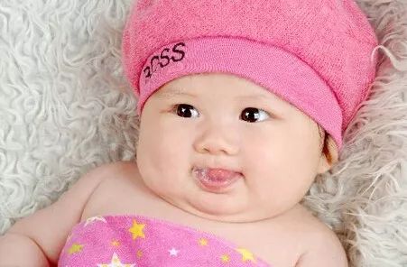 宝宝吐泡泡如何判断是不是肺炎,怎么判断宝宝吐泡泡是不是肺炎