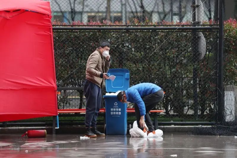 虹口足球场如何确保入境人员转运安全？带你直击现场！