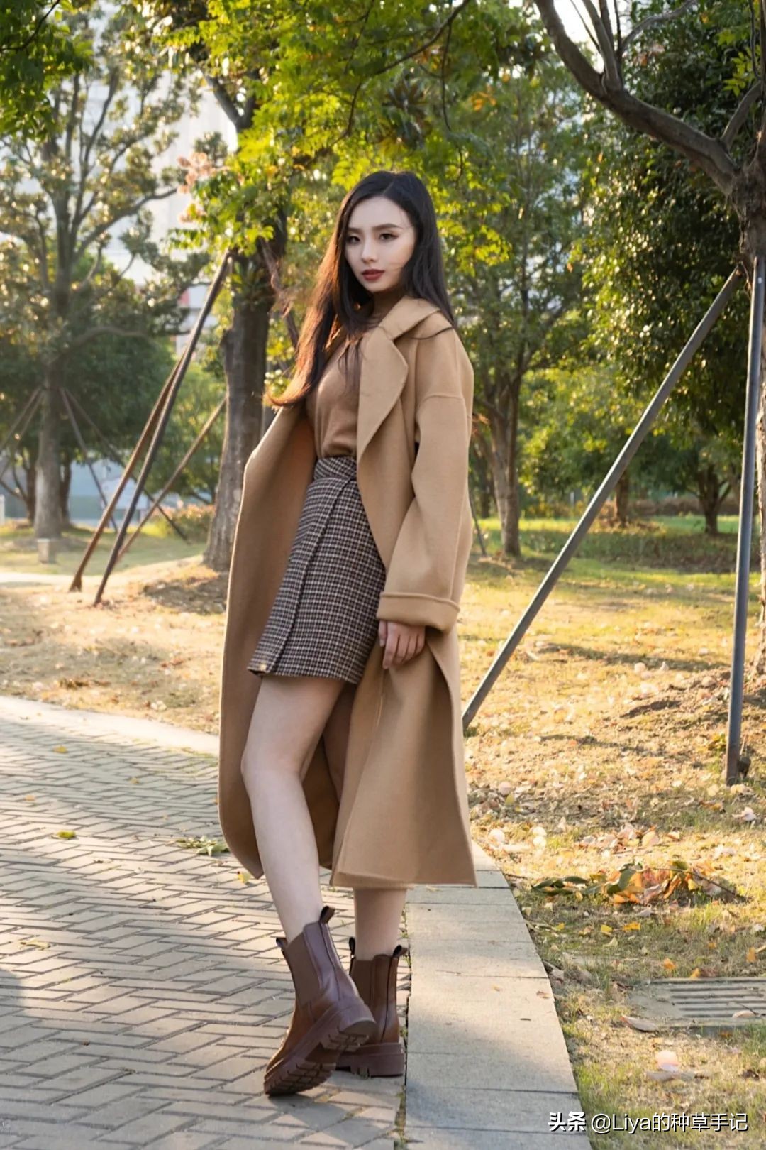 咖色和奶茶色哪个颜色更显气质,奶茶色显白吗今年很流行奶茶发色