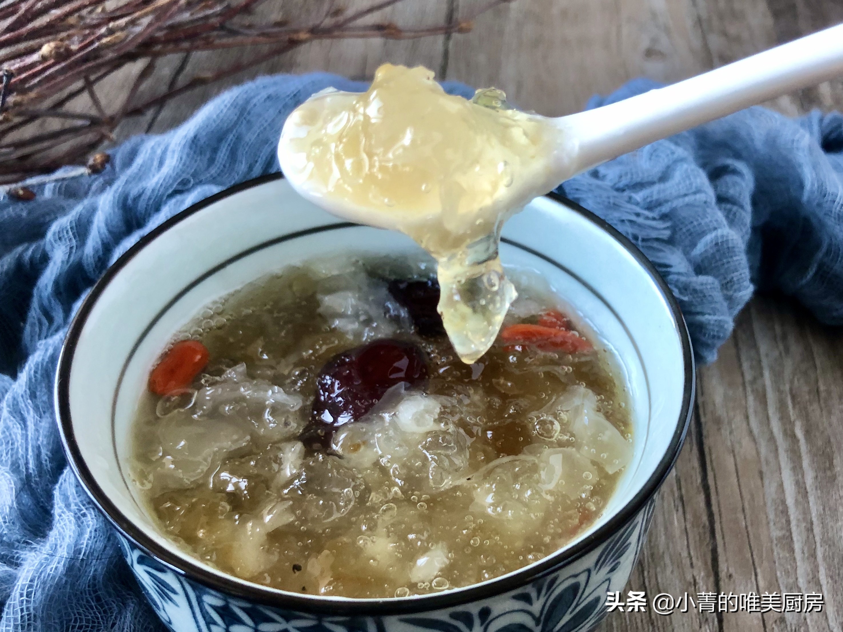 桃胶皂角米雪耳羹,桃胶皂角米雪燕银耳羹图片