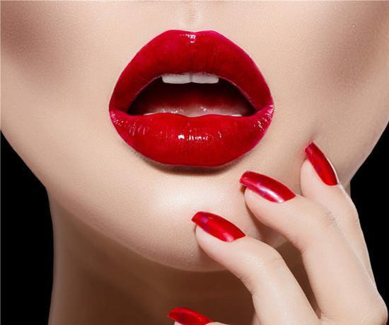 看完制作口红的方法你还敢用吗,自制口红违法