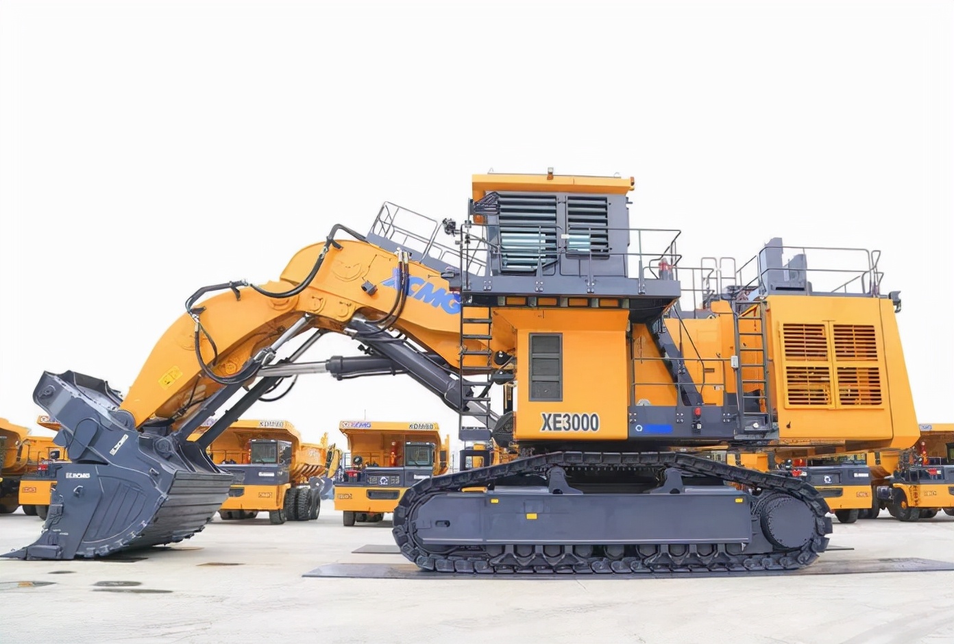 中国最大挖掘机一斗800吨,世界上最大挖掘机一天铲平一座山