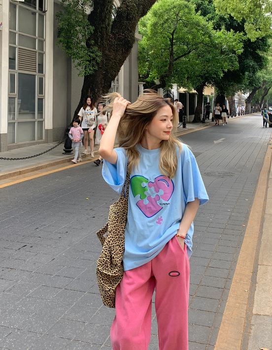 2024早春穿搭高级感粉色系,什么颜色内搭是百搭又显肤色白