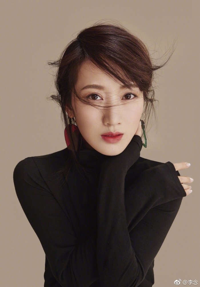 李念豹纹连衣裙高清,李念穿裸色裙子