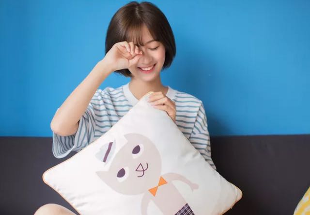 对男人专一深情重感情的女人,女人专情且长情男人多情且绝情