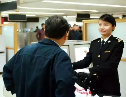 在美国大量购物回国合法吗,美国华人入境携带物品