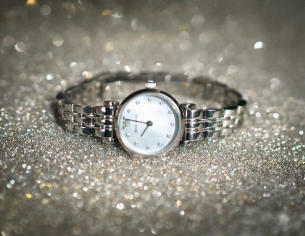 女朋友过生日送什么礼物一千左右,兄弟女朋友过生日送什么礼物合适