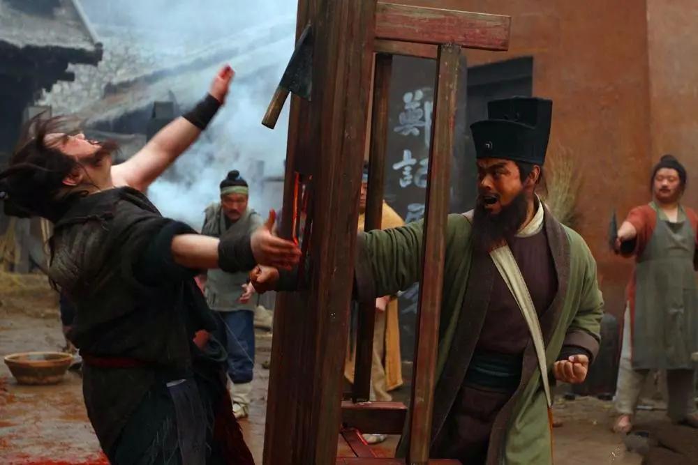 拍网贷广告劝农民工坐飞机,怂恿农民工升舱