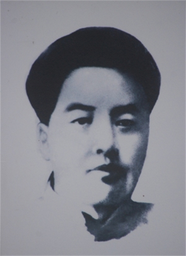 毛主席追悼会拟定亲属名单，长女李敏：少了父亲的亲侄子，贺麓成