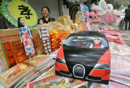 花100亿买纸，烧1000吨物欲｜中国人烧给故人的究竟是什么？