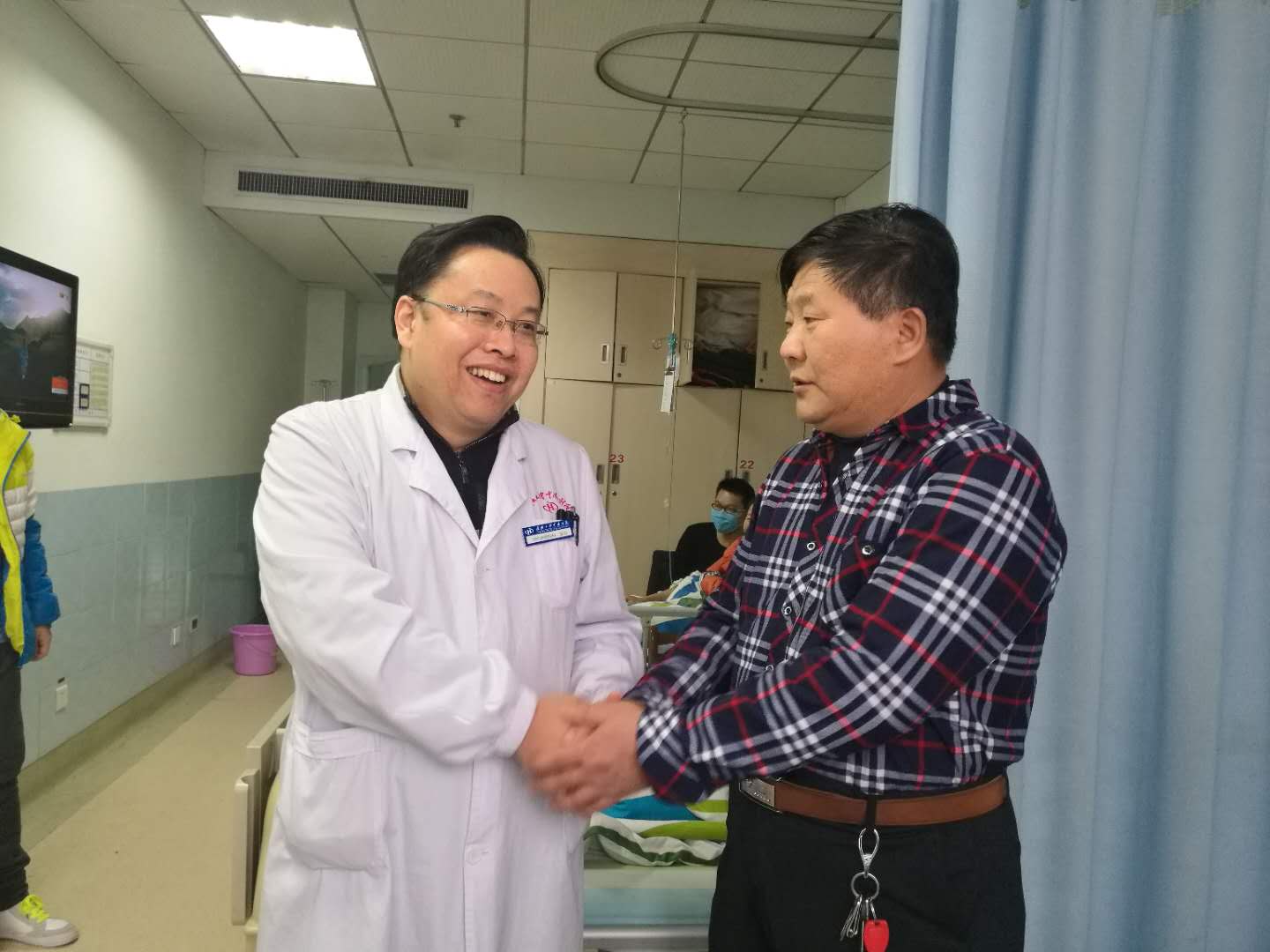 腿疼得要死是老寒腿吗,腿疼老寒腿怎么办