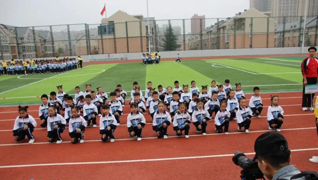 建*党**百年喜迎国庆——西安经开第二小学队列队形广播*比操**赛