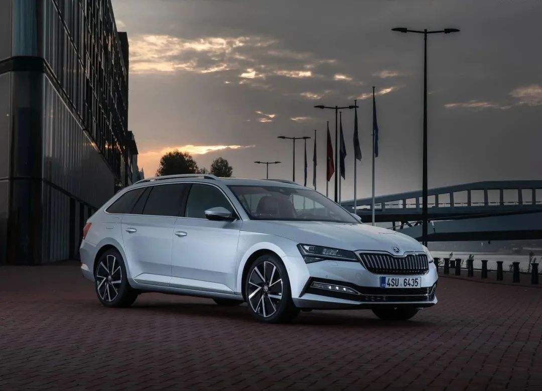 比高尔夫便宜一大截！斯柯达明锐Pro正式预售，13.89-15.99万元