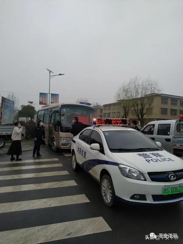 防疫一线的执勤民警,防疫一线警方在行动