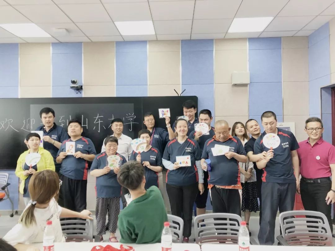 “汇聚爱心，共筑大学梦”---看网教师生将爱与善传递