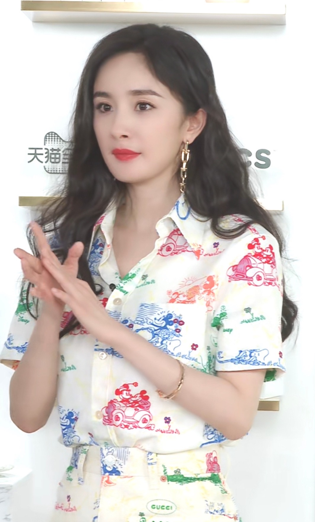 杨幂的腿真是又细又直啊,杨幂之前粗腿照片