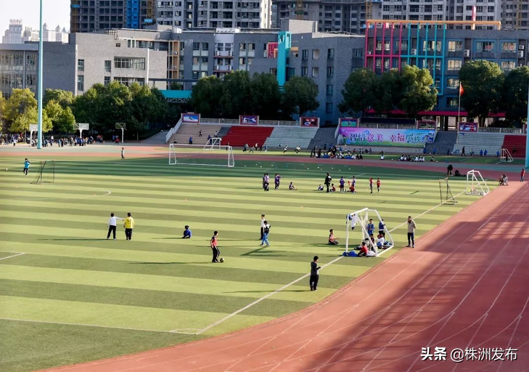 市公积金中心把咨询台搬进企业/云龙示范区关闭10家*花爆烟竹**经营门店