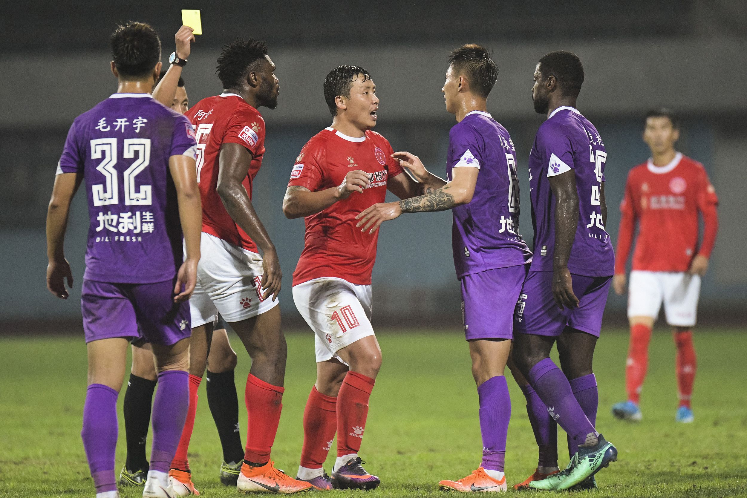 揭秘中国足坛疑似“资本家族”两队互换13名球员黑龙江女首富现身