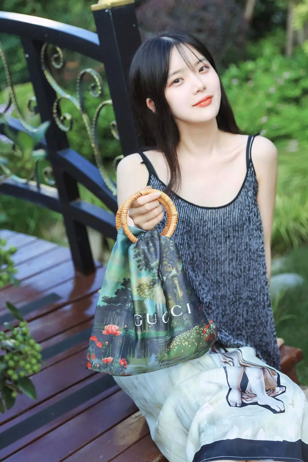 废旧纸袋如何做收纳包包,大牌纸袋斜挎包包改造教程