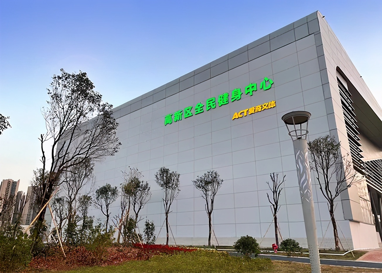 万人广场恒温游泳馆,万人体育场游泳馆