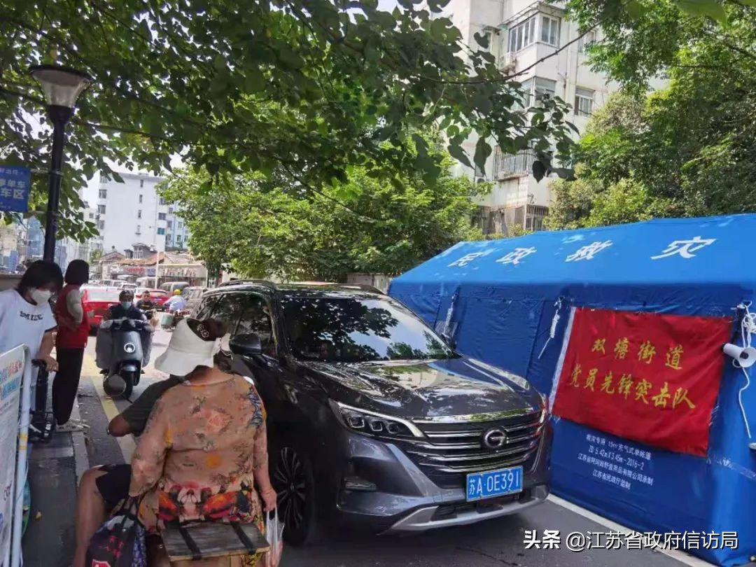 抗击疫情党员深入社区,党员下沉抗疫一线