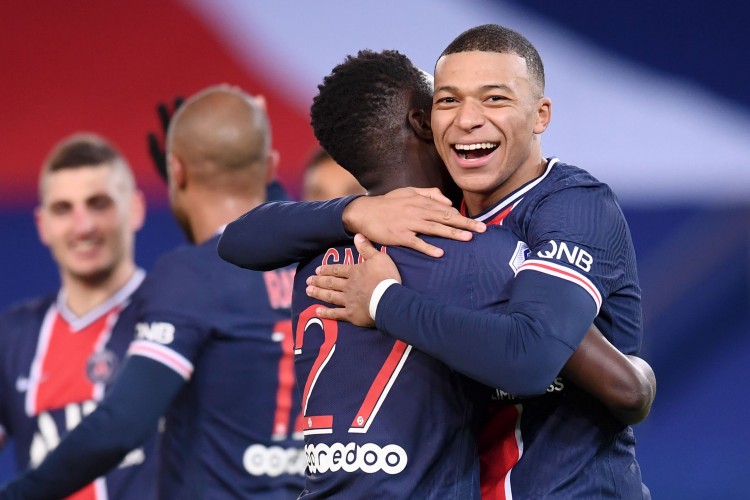 贝利和内马尔梅西姆巴佩合照,贝利看好巴西夺冠