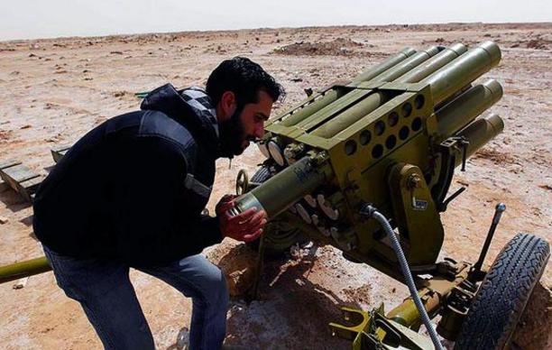 国产107火箭弹用明火能不能发射,中国造的游击神器63式107mm火箭炮