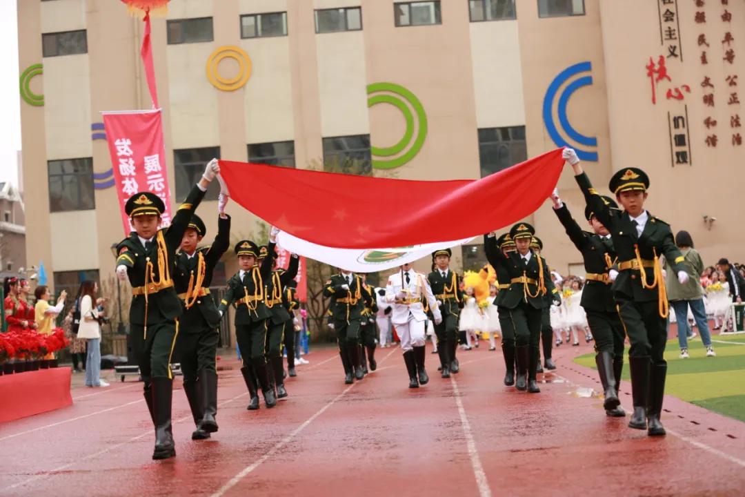 【“七个一”先锋在行动】呼和浩特市足球协会“万达分校足球基地”挂牌仪式在南门外小学万达分校举行