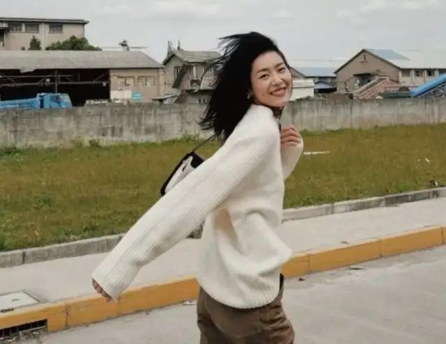 最近瘦出排骨胸的女明星,瘦出排骨胸的女星