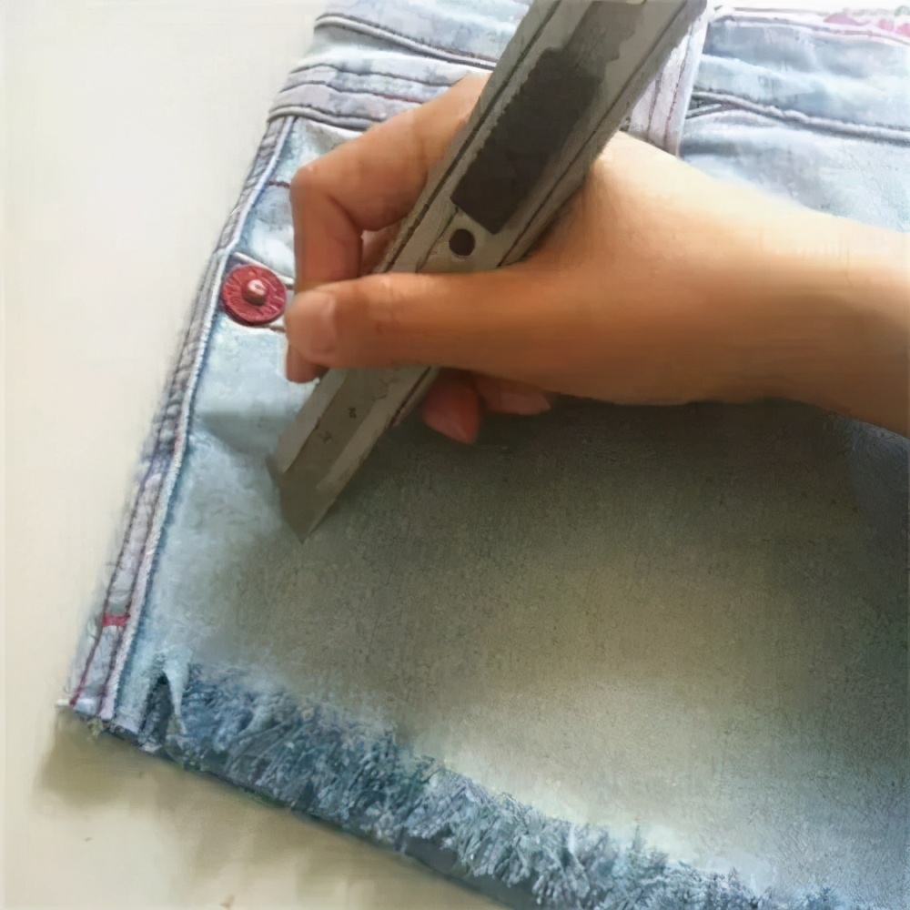 牛仔裤怎么改造成破洞流苏,旧牛仔裤腿简单变裙子