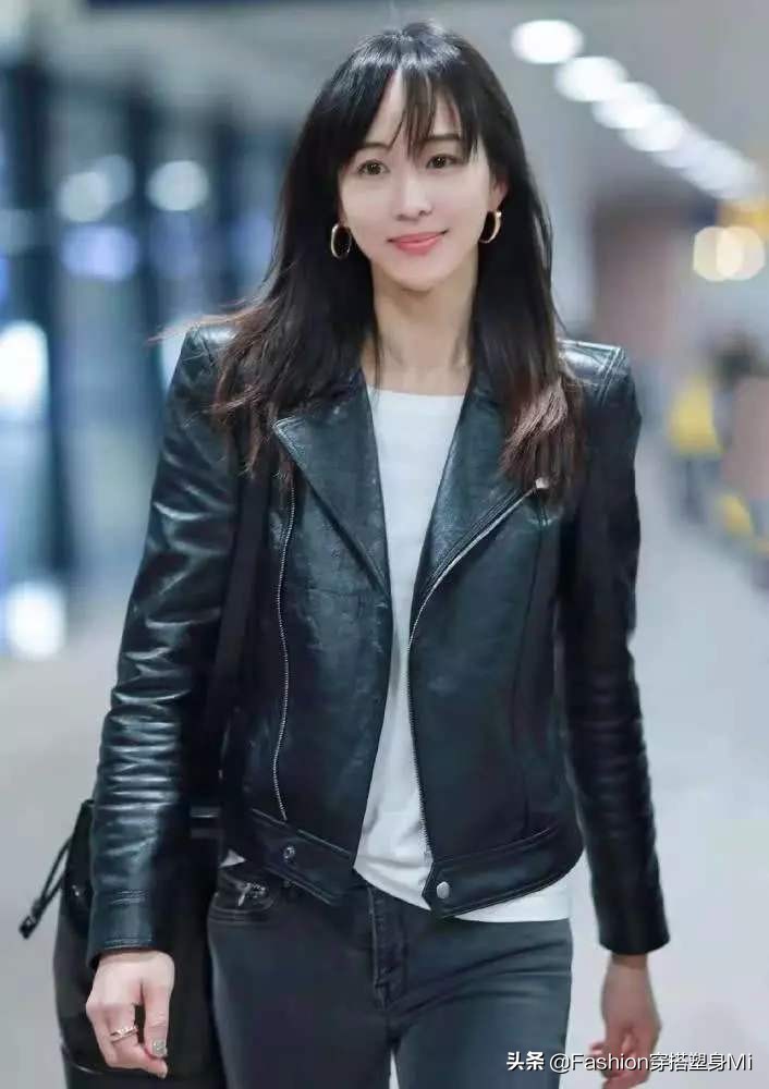 张钧甯皮衣机场照 (张钧甯身穿黑色皮衣)