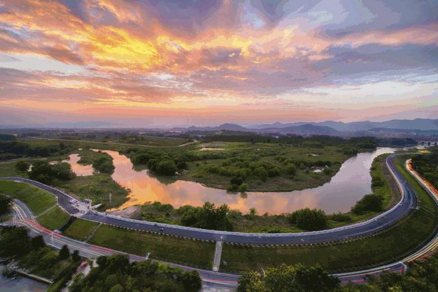 免摊位费免保证金免服务费...瓶窑老街喊你一起“全民练摊”！摆摊摆得好，100万资金和10间商铺，奖给你！