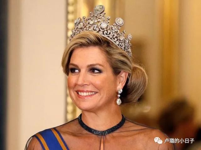 英国女王戴的超级超级珍贵的王冠,各国女王加冕皇冠图片