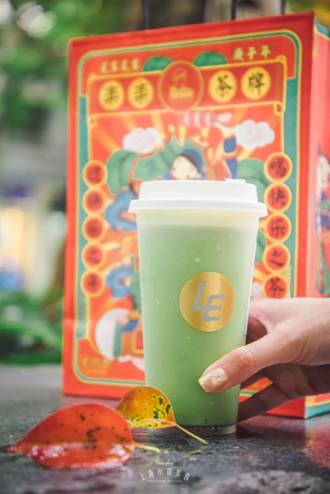 网红饮料喝起来,中药奶茶网红饮品