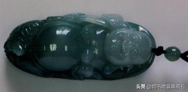 油青翡翠属于高档吗,油青翡翠毛料值钱吗