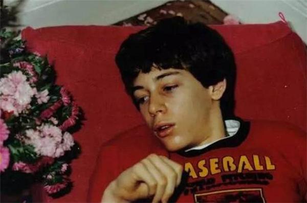 幽灵男孩马丁什么病,幽灵男孩马丁患病卧床