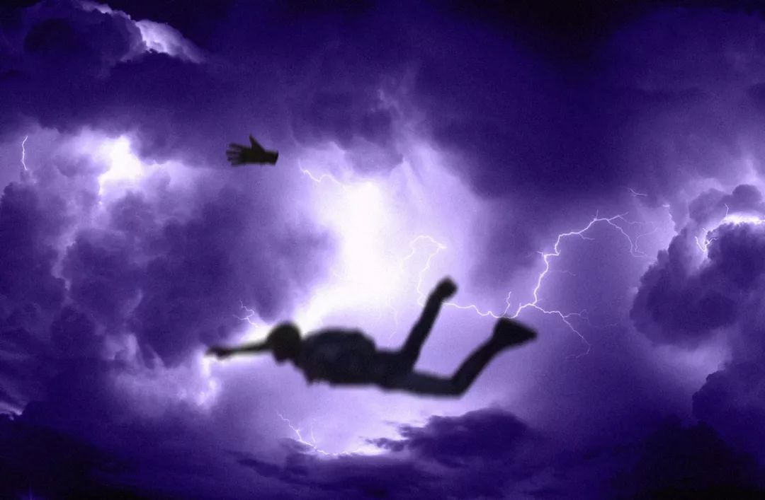 在一万米高空飞行,在一万米的高空上攀爬的事是真的